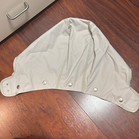 Lululemon Peplum Rainjacket size 2 w/ hood - Picture 9 of 9